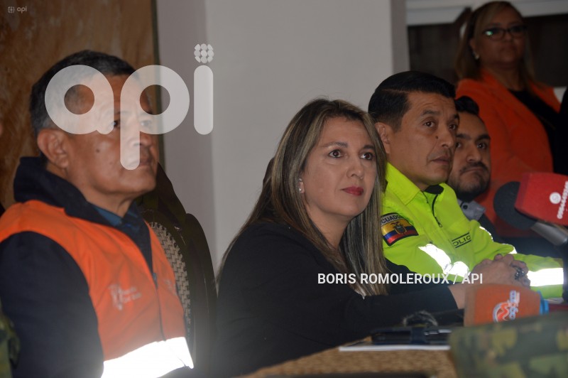 CUENCA-RUEDA DE PRENSA-GOBERNADORA CONSUELO ORELLANA