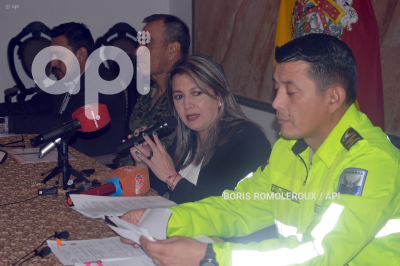 CUENCA-RUEDA DE PRENSA-GOBERNADORA CONSUELO ORELLANA