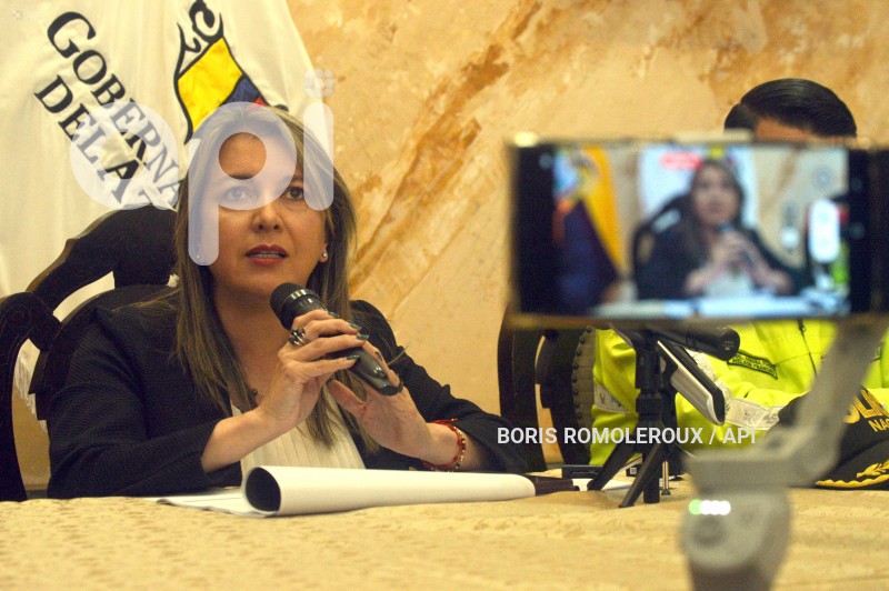 CUENCA-RUEDA DE PRENSA-GOBERNADORA CONSUELO ORELLANA