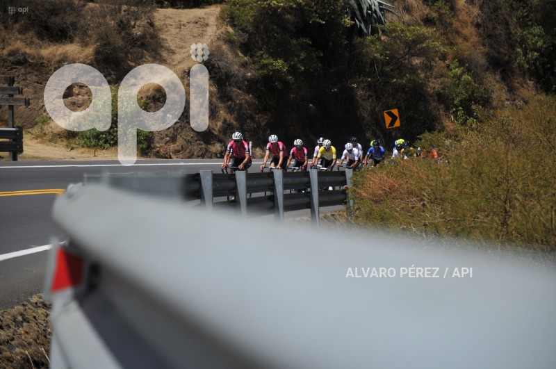 VUELTA-CICLISTICA-MACHACHI-CAYAMBE
