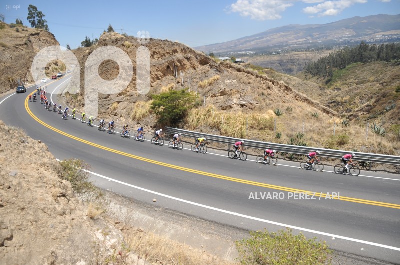 VUELTA-CICLISTICA-MACHACHI-CAYAMBE