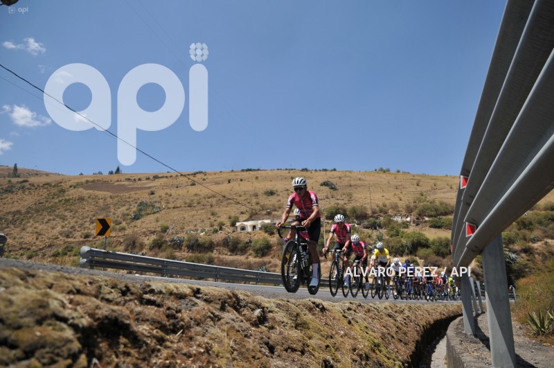 VUELTA-CICLISTICA-MACHACHI-CAYAMBE