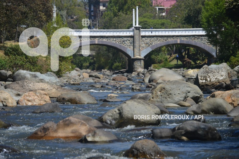 CUENCA-RIO TOMEBAMBA-BAJO CAUDAL