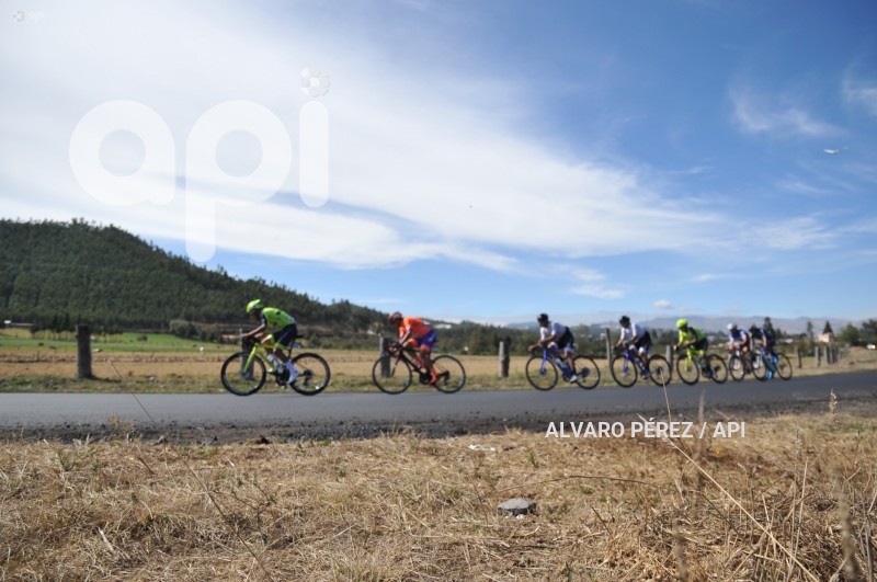 VUELTA-CICLISTICA-CAYAMBE-COTACACHI