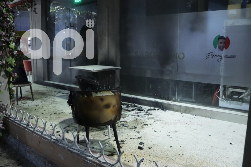 GYE-BOMBA EN RESTAURANTE