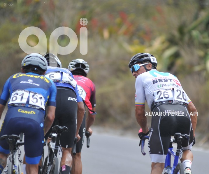 VUELTA-CICLISTICA-COTACACHI-MITAD-MUNDO