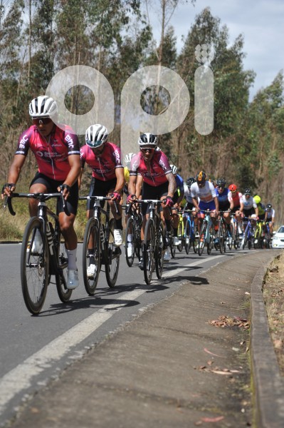 VUELTA-CICLISTICA-COTACACHI-MITAD-MUNDO