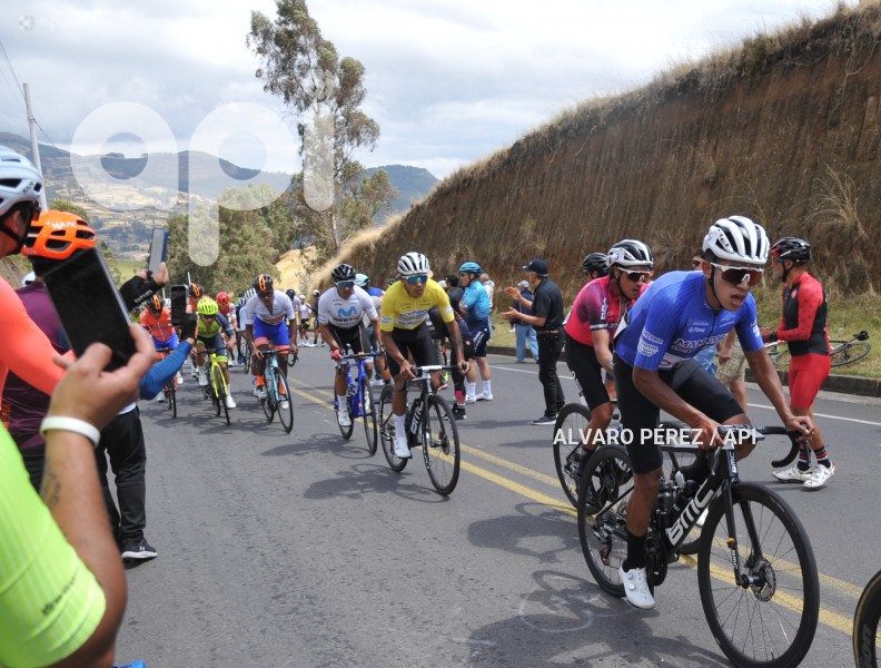 VUELTA-CICLISTICA-COTACACHI-MITAD-MUNDO