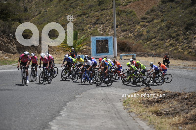 VUELTA-CICLISTICA-COTACACHI-MITAD-MUNDO
