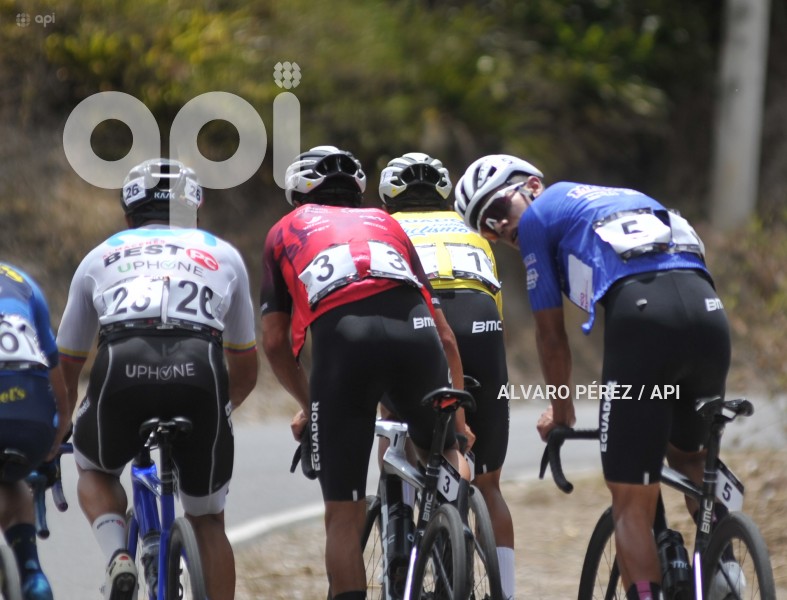 VUELTA-CICLISTICA-COTACACHI-MITAD-MUNDO