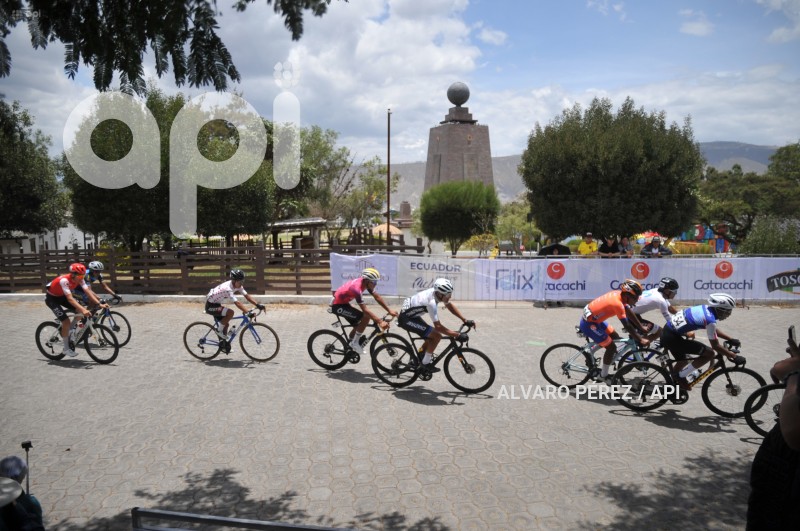 VUELTA-CICLISTICA-MITAD-MUNDO