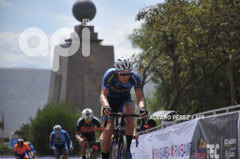 VUELTA-CICLISTICA-MITAD-MUNDO