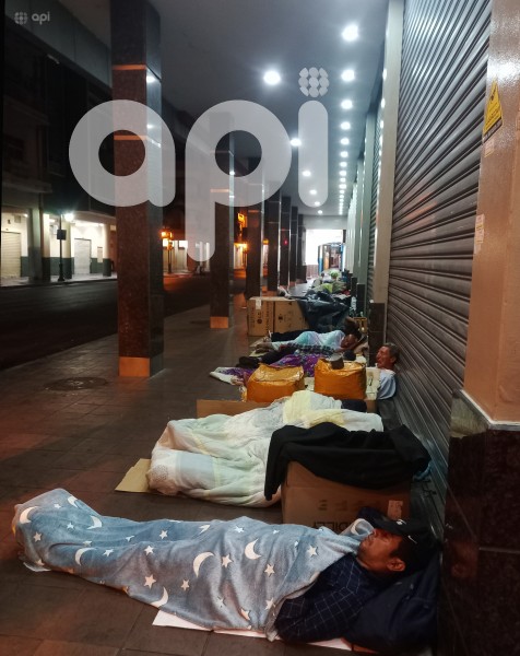 GYE-DORMITORIOS EN LA CALLE