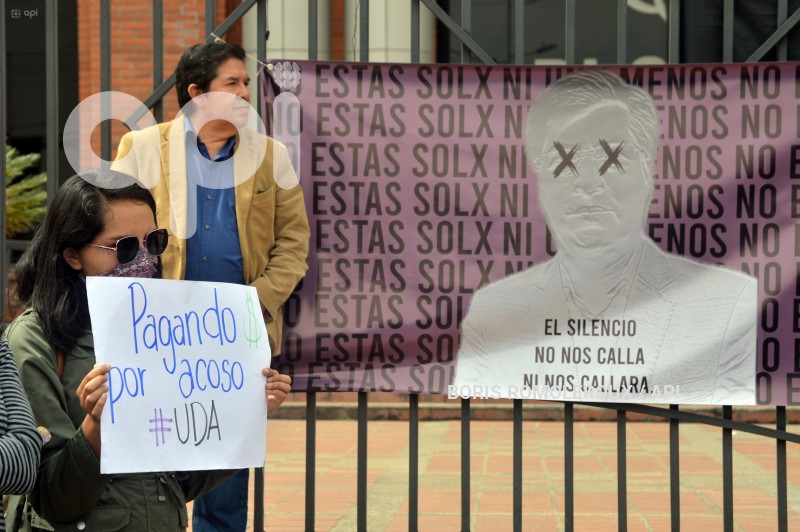 CUENCA-PLANTON-SUPUESTO ACOSO-DOCENTE UNIVERSITARIO