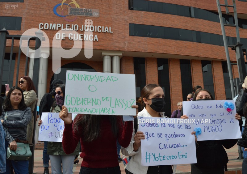 CUENCA-PLANTON-SUPUESTO ACOSO-DOCENTE UNIVERSITARIO