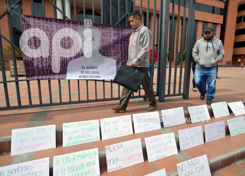 CUENCA-PLANTON-SUPUESTO ACOSO-DOCENTE UNIVERSITARIO