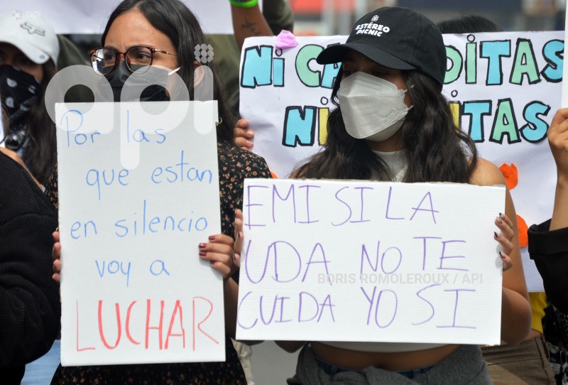 CUENCA-PLANTON-SUPUESTO ACOSO-DOCENTE UNIVERSITARIO