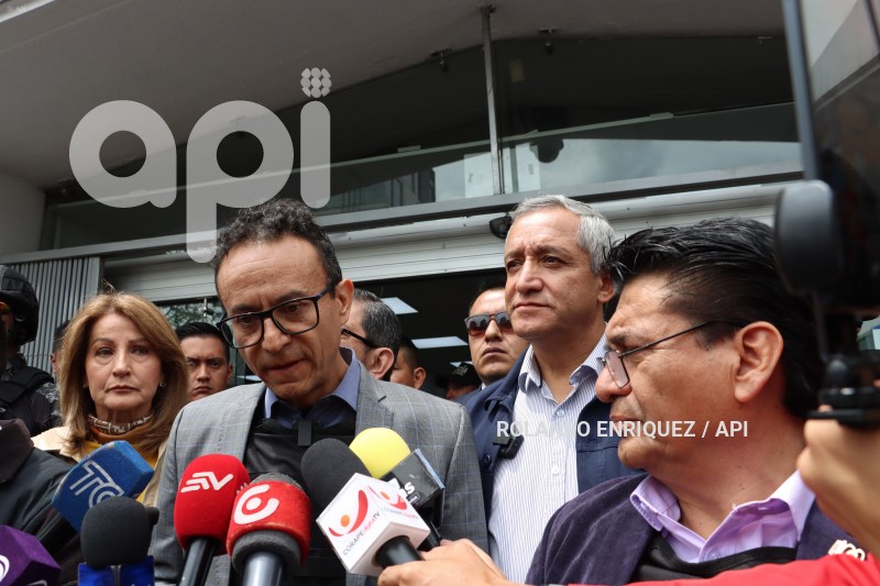 ZURITA-ENTREGA-CELULAR-FISCALIA