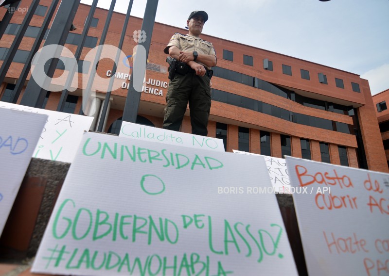 CUENCA-PLANTON-SUPUESTO ACOSO-DOCENTE UNIVERSITARIO