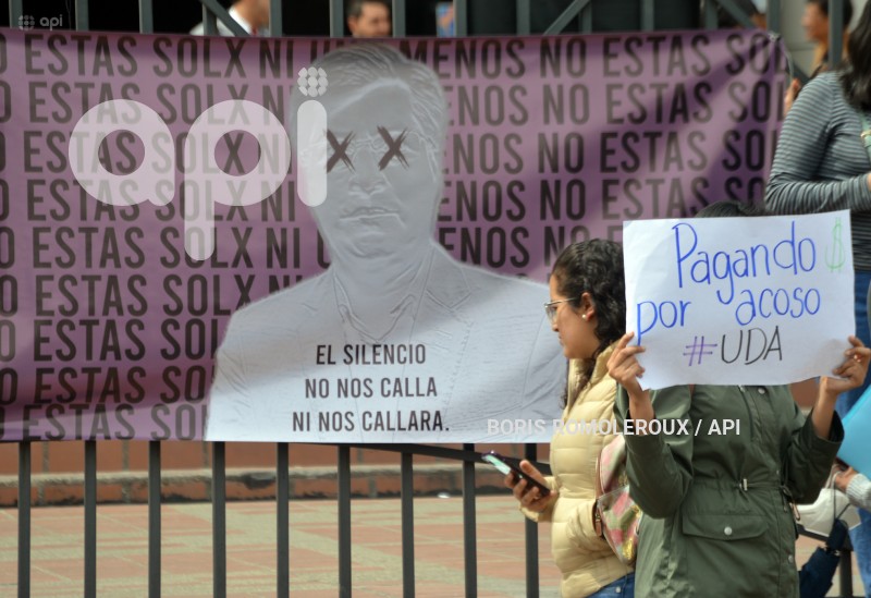 CUENCA-PLANTON-SUPUESTO ACOSO-DOCENTE UNIVERSITARIO