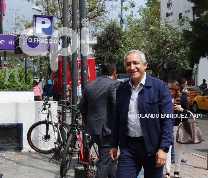 ZURITA-ENTREGA-CELULAR-FISCALIA