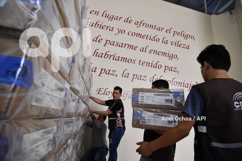 ELECCIONES MONTECRISTI LLEGADA PAQUETES ELECTORALES