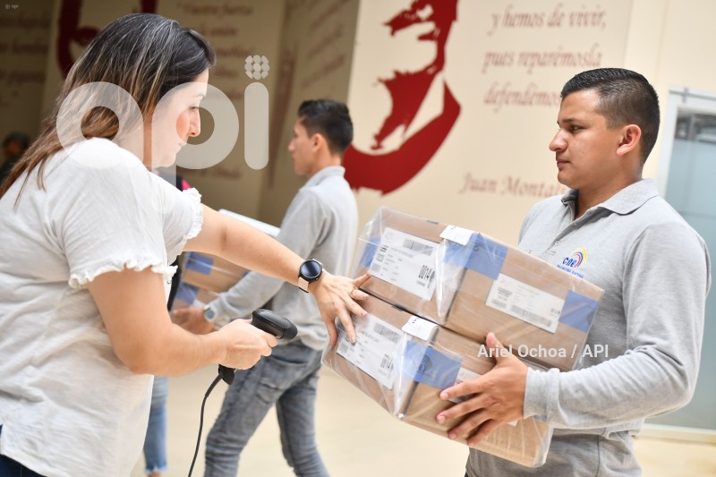 ELECCIONES MONTECRISTI LLEGADA PAQUETES ELECTORALES