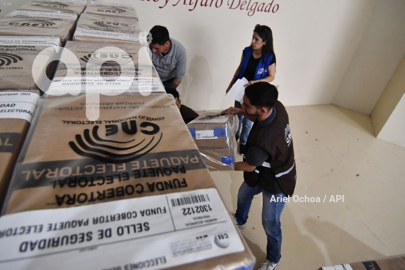 ELECCIONES MONTECRISTI LLEGADA PAQUETES ELECTORALES