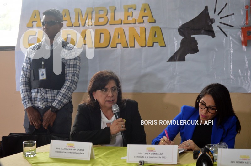 CUENCA-LUISA GONZALEZ CANDIDATA PRESIDENCIA