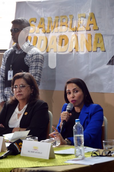 CUENCA-LUISA GONZALEZ CANDIDATA PRESIDENCIA