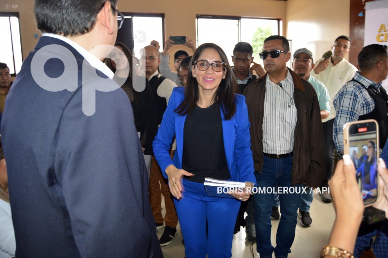 CUENCA-LUISA GONZALEZ CANDIDATA PRESIDENCIA