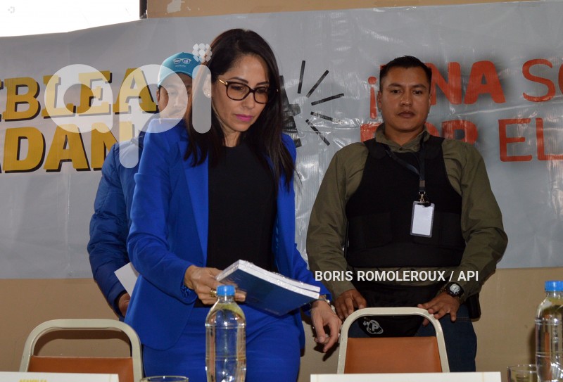 CUENCA-LUISA GONZALEZ CANDIDATA PRESIDENCIA