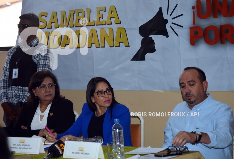 CUENCA-LUISA GONZALEZ CANDIDATA PRESIDENCIA