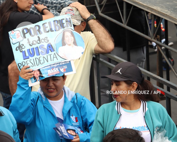 CIERRE-CAMPANA-QUITO-LUISA-GONZALEZ