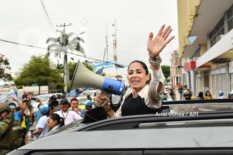MANTA-LUISA-GONZALEZ-CIERRE-CAMPANA