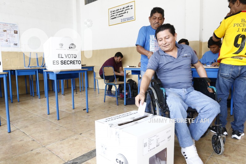 ELECCIONES-SEGURIDAD-RECINTOS-GYE