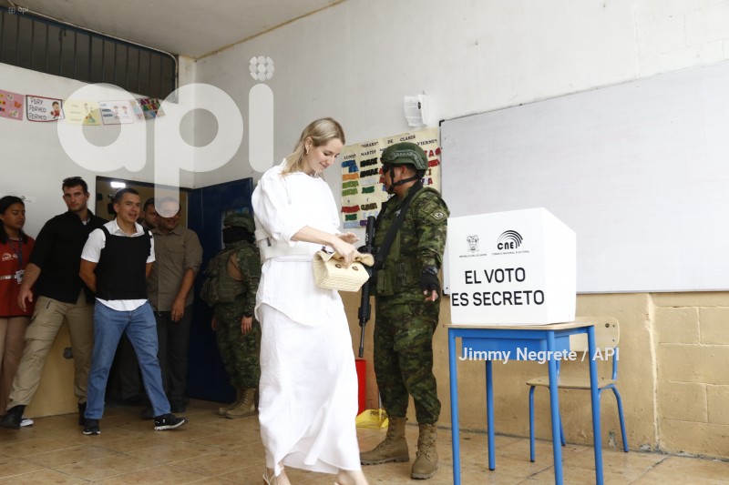 ELECCIONES - ESPOSA NOBOA - LAVINIA VALBONESI