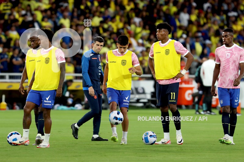 FBL-ELIMINATORIAS-ECUADOR-COLOMBIA-CALENTAMIENTO