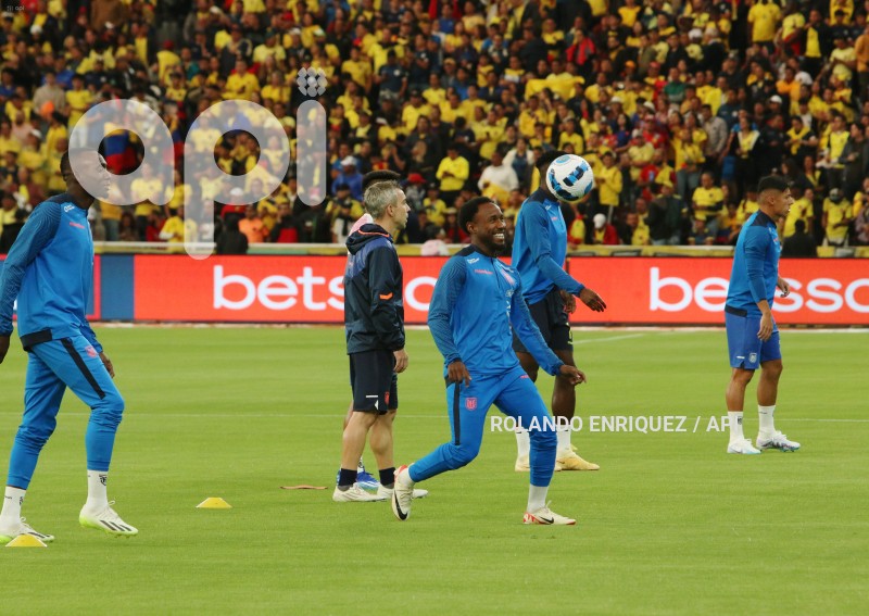 FBL-ELIMINATORIAS-ECUADOR-COLOMBIA-CALENTAMIENTO