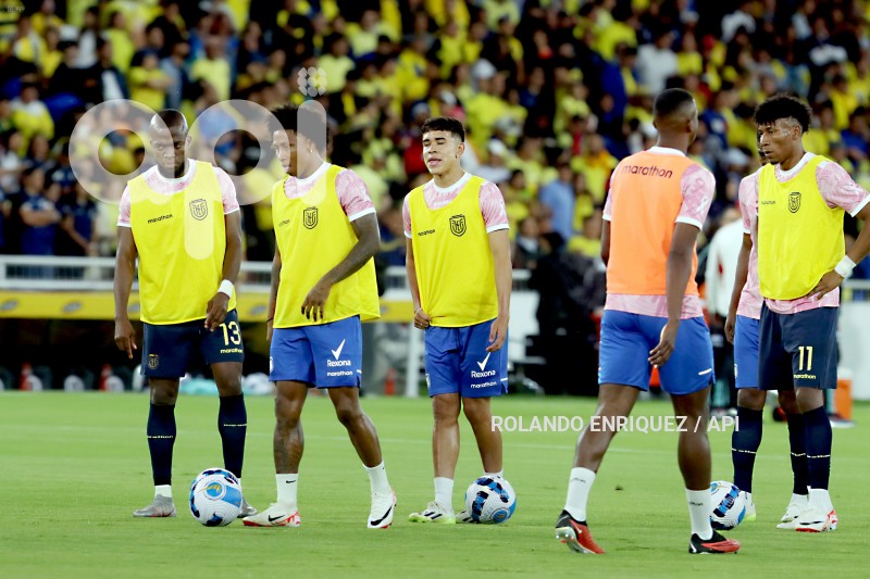 FBL-ELIMINATORIAS-ECUADOR-COLOMBIA-CALENTAMIENTO