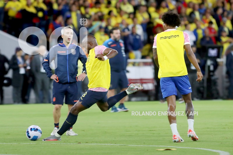 FBL-ELIMINATORIAS-ECUADOR-COLOMBIA-CALENTAMIENTO