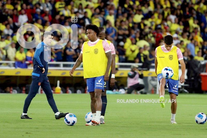 FBL-ELIMINATORIAS-ECUADOR-COLOMBIA-CALENTAMIENTO