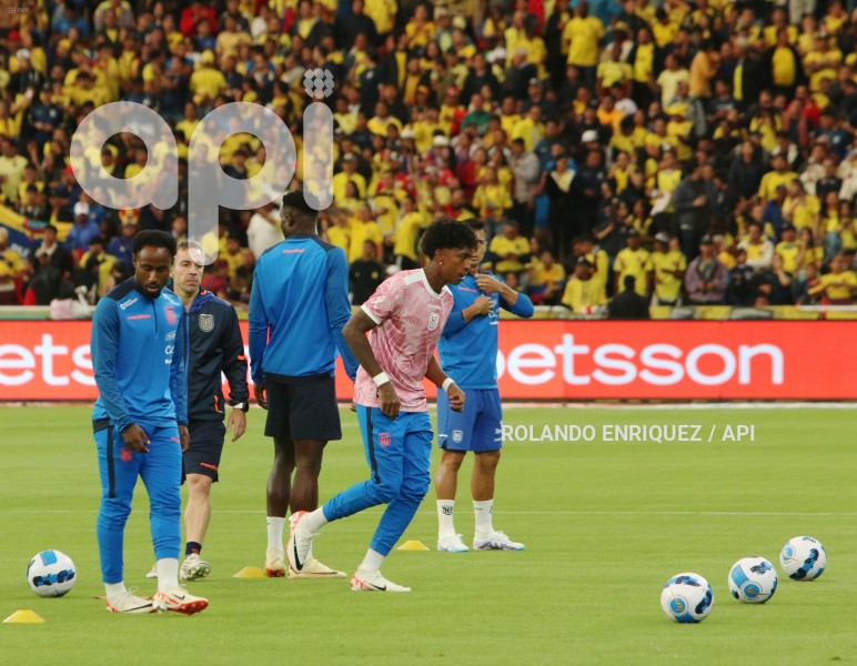 FBL-ELIMINATORIAS-ECUADOR-COLOMBIA-CALENTAMIENTO
