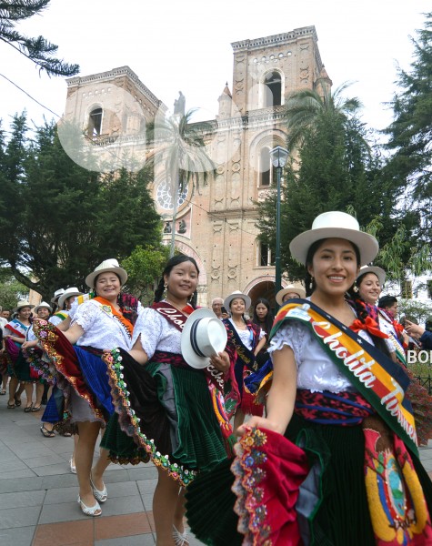 CUENCA-PRESENTACION-CANDIDATAS-CHOLA CUENCANA