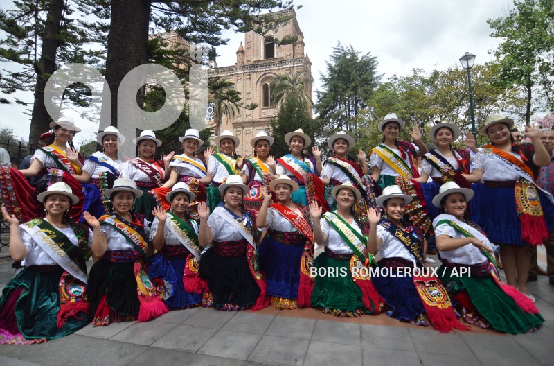 CUENCA-PRESENTACION-CANDIDATAS-CHOLA CUENCANA