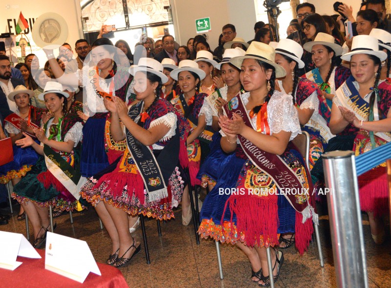 CUENCA-PRESENTACION-CANDIDATAS-CHOLA CUENCANA