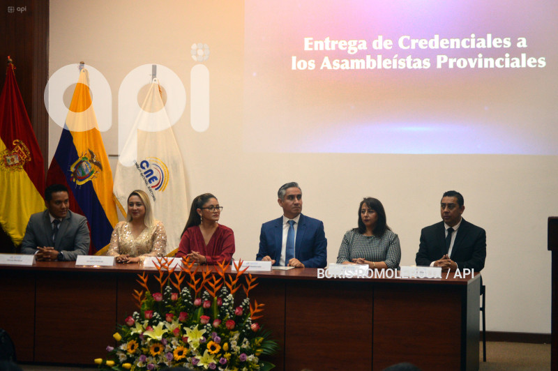 CUENCA-ENTREGA CREDENCIALES ASAMBLEISTAS AZUAY