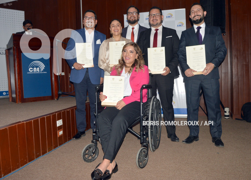 CUENCA-ENTREGA CREDENCIALES ASAMBLEISTAS AZUAY