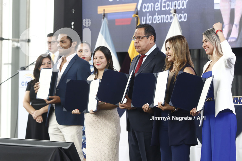 POL-ENTREGA CREDENCIALES - ASAMBLEISTAS