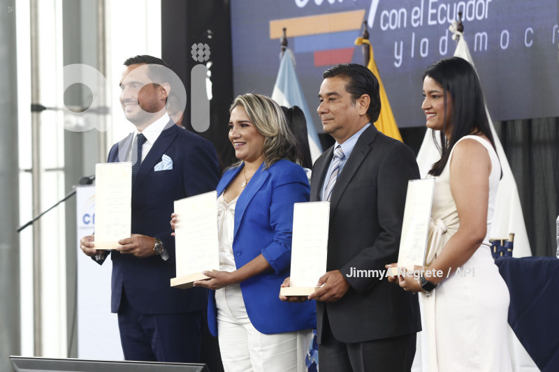 POL-ENTREGA CREDENCIALES - ASAMBLEISTAS